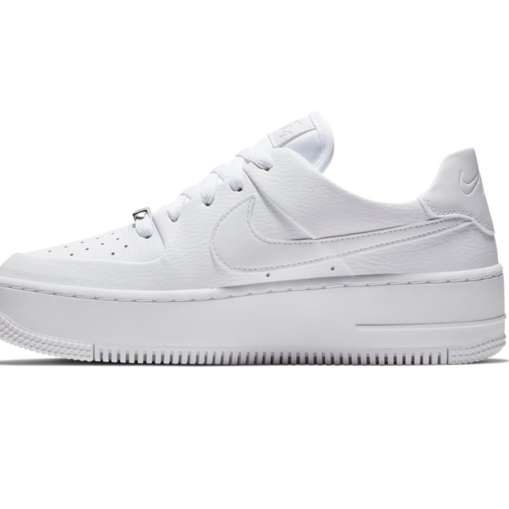 NIKE women’s airforce 1 sneaker platform